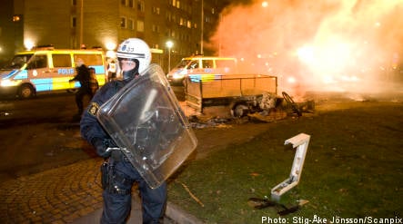 Police prepare for renewed rioting