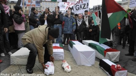 Thousands demonstrate against Gaza attacks