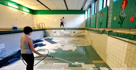 Police arrest Stockholm swimming pool squatters
