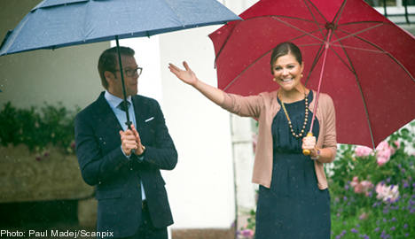 Royal revellers brave birthday downpour