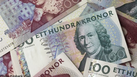 Sweden cuts interest rate amid eurozone worries