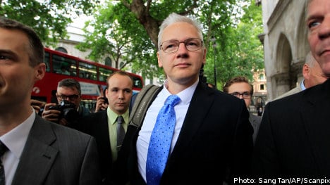 Assange moves to reopen extradition appeal