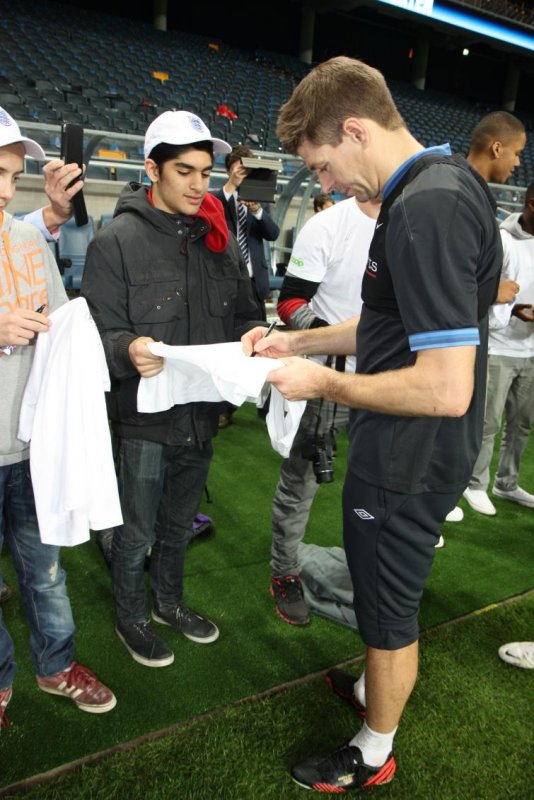 Steven Gerrard signing autographs.Photo: British Embassy