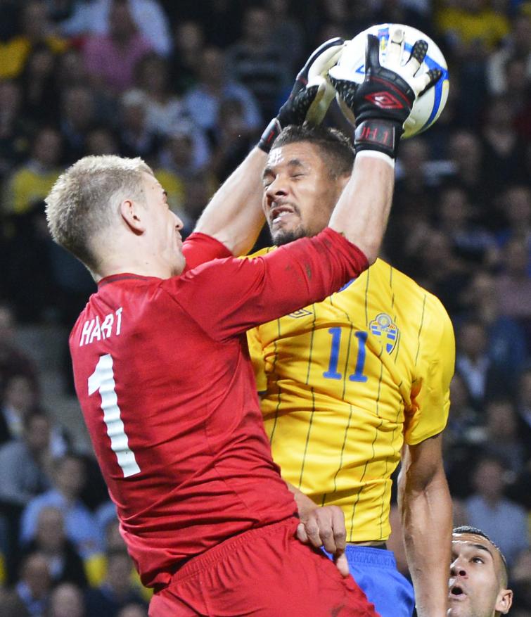 England goalie Joe Hart and Sweden's RanégiePhoto: Claudio Bresciani/Scanpix