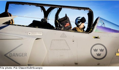 Swedish pilot risks drop after ‘Top Gun’ stunts