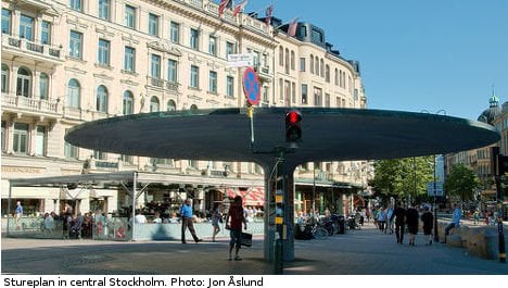 Man stabs police officer in central Stockholm