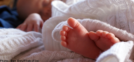 Sweden to parents: don’t share beds with infants