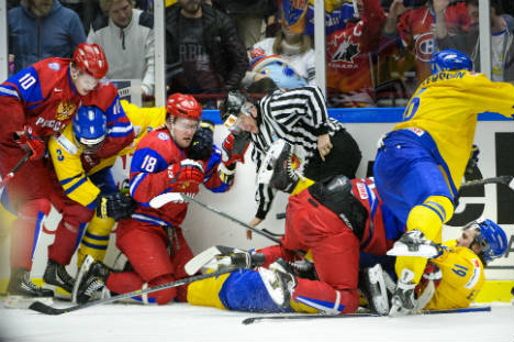 VIDEO: Brawl as Sweden reaches hockey final