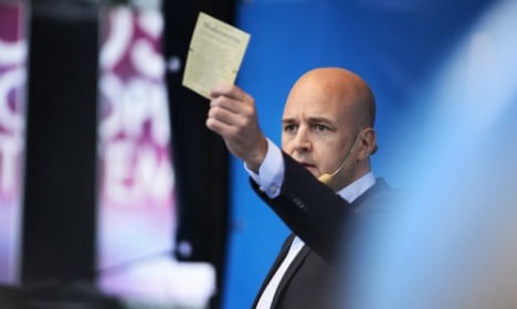 Swedes keep the faith in Reinfeldt: poll