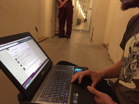 Students are forced to work and catch up on their social networks out in the hallways. Photo: Agustin Millan 