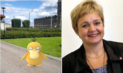 Swedish politician hunts Pokémon during PM's speech
