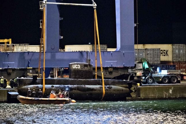 Danish mystery submarine sailed with lights off: witness