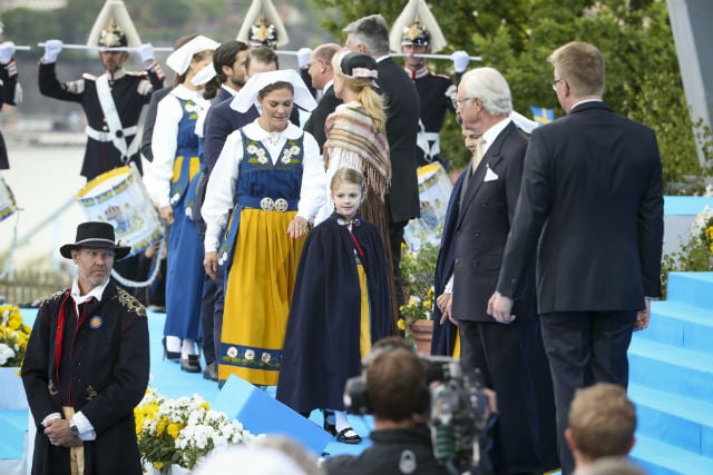 Princess Estelle mounts Skansen stage on National Day