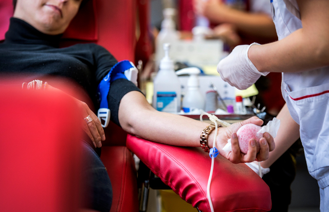 Foreigners must speak Swedish to donate blood – but this could be about to change