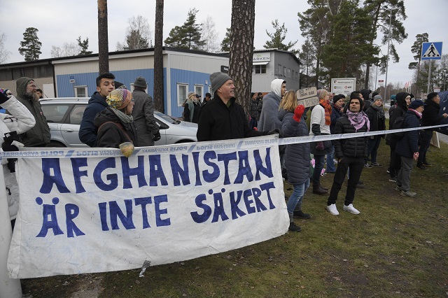Activists protest against deportation of 50 people to Afghanistan