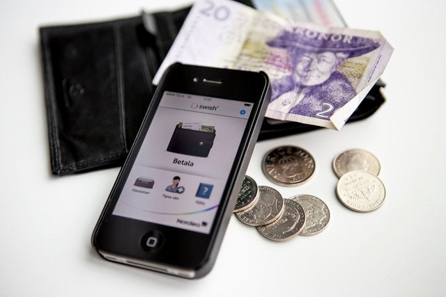 The Local's readers: How Sweden's 'cashless society' affects international residents