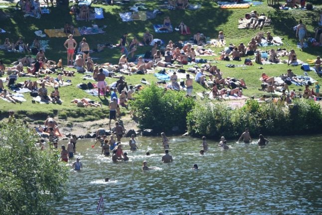 Record crowds on southern Swedish beaches despite coronavirus warnings