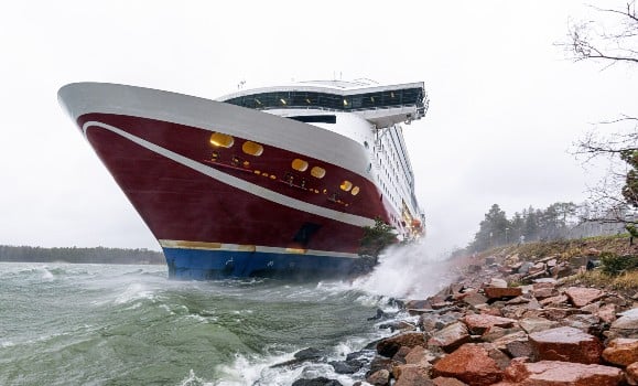 Grounded Finland ferry refloated and heading back to port