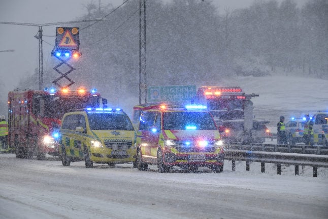 TRAFFIC CHAOS: 20 vehicles in Stockholm pile-up as snow hits eastern Sweden