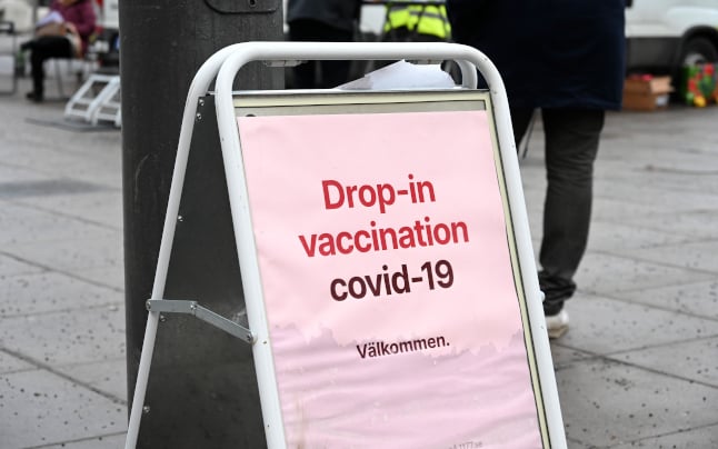 a sign for drop-in vaccination for Covid-19